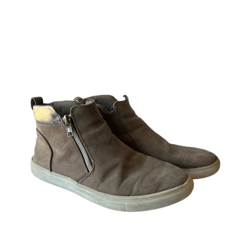 Steve Madden taupe sneakers with zippers kids size 4 shiny silver tops